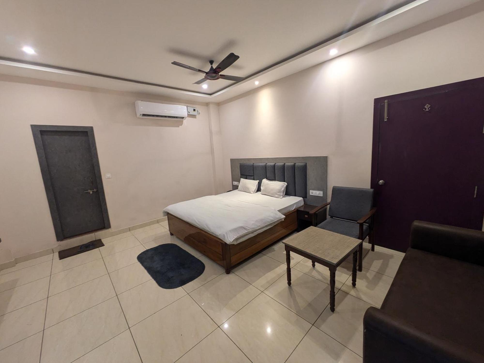 Kishori Vatika Hotel Ramnagar  Exterior photo
