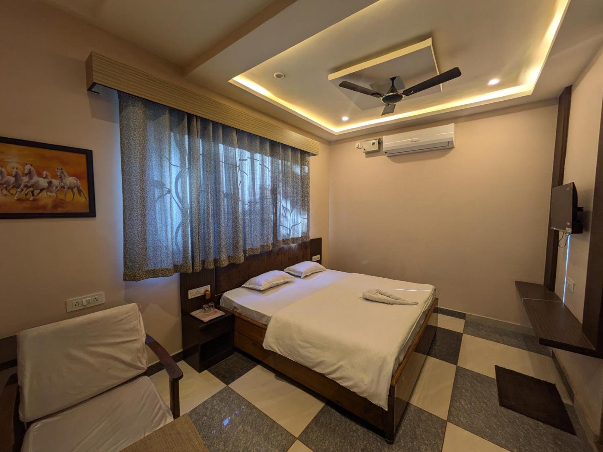 Kishori Vatika Hotel Ramnagar  Exterior photo