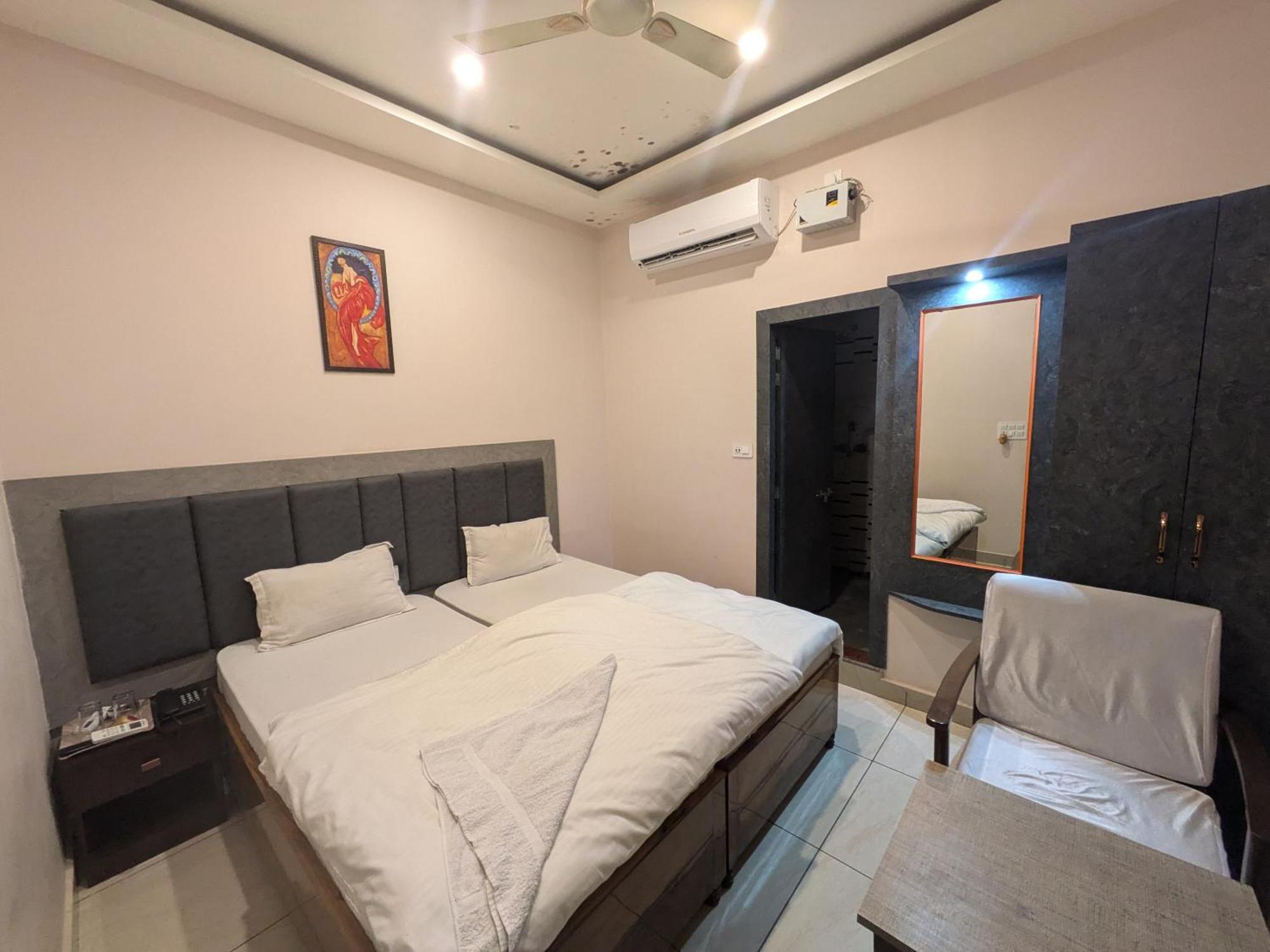 Kishori Vatika Hotel Ramnagar  Exterior photo