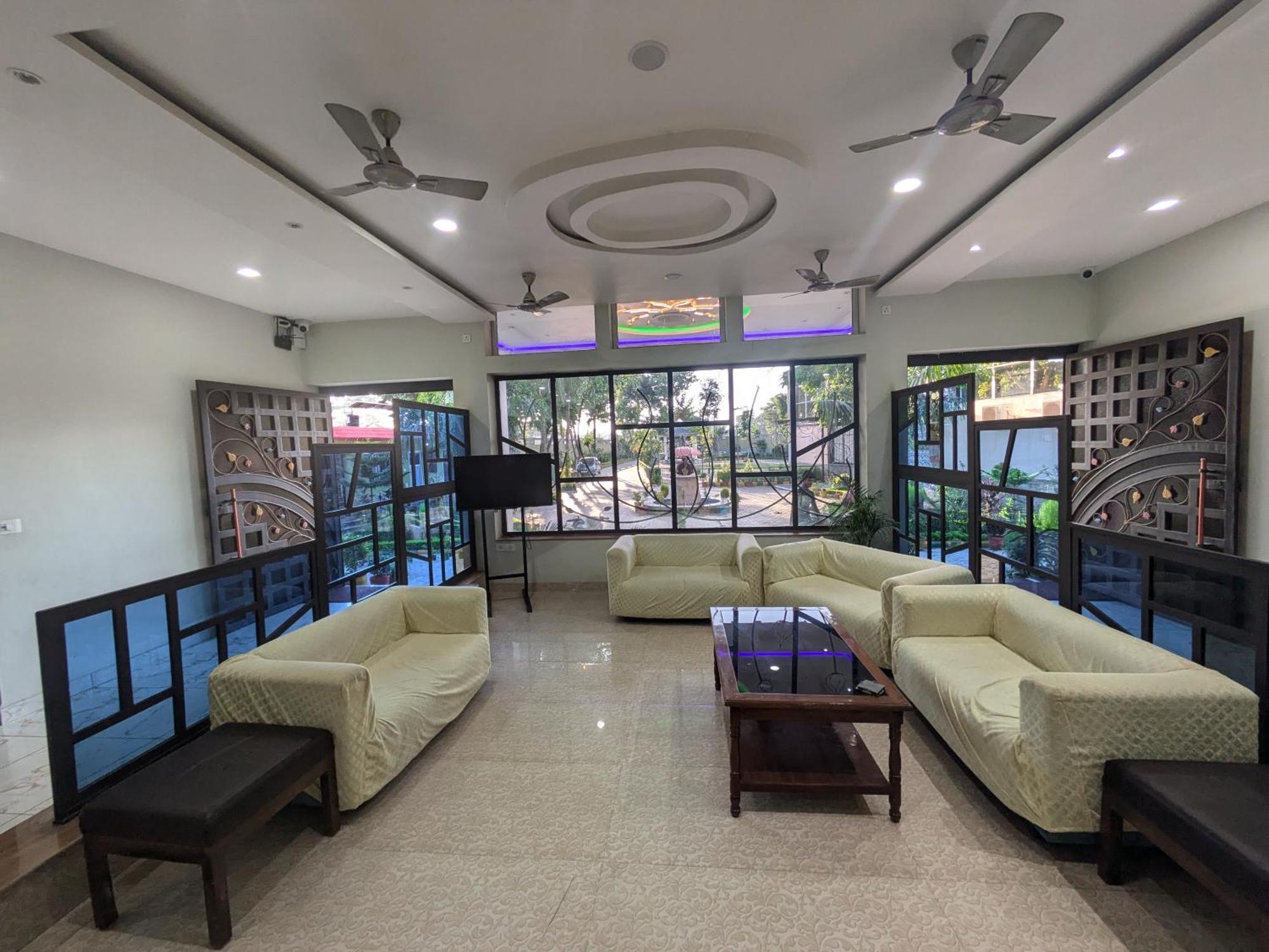 Kishori Vatika Hotel Ramnagar  Exterior photo