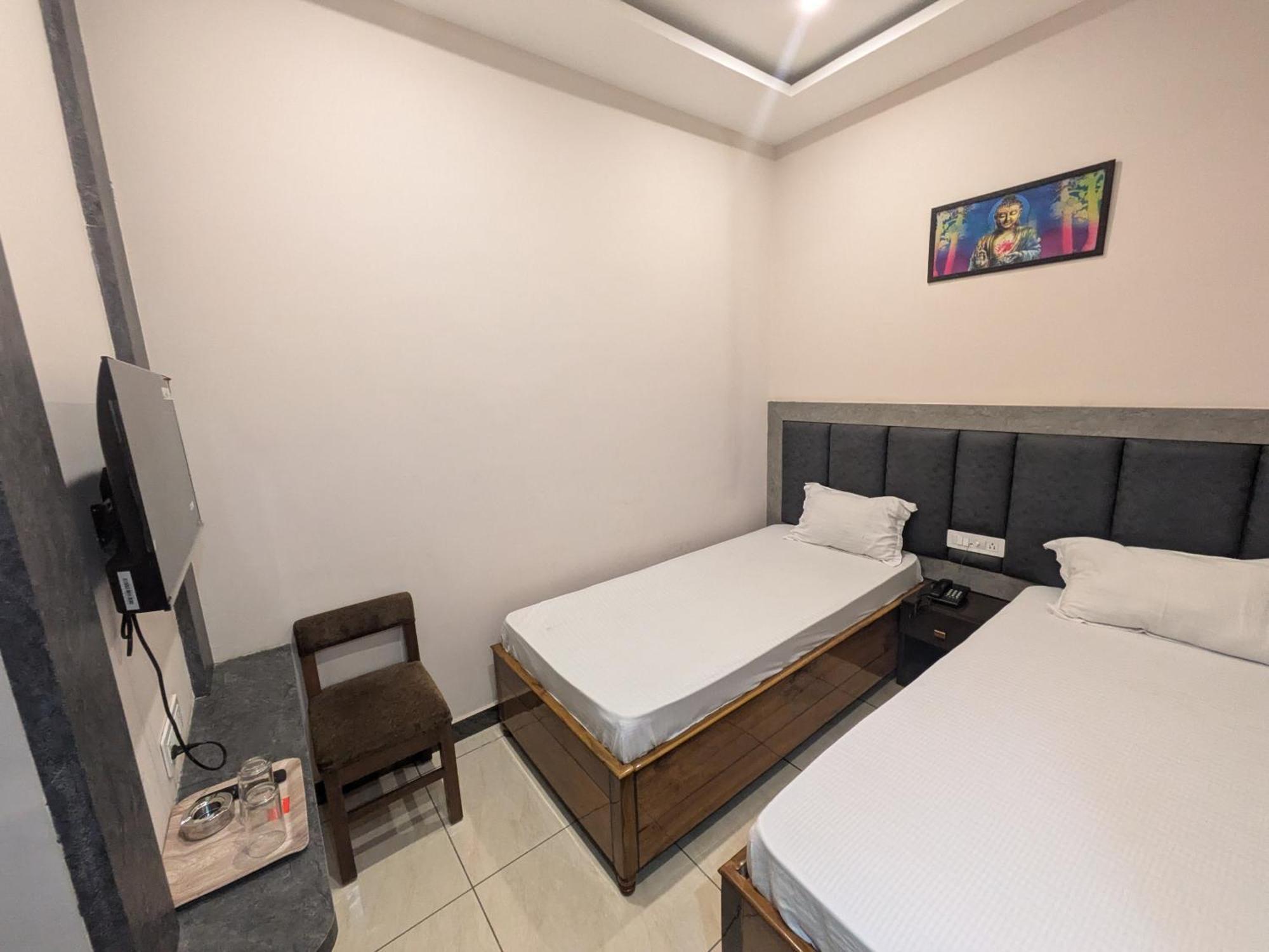 Kishori Vatika Hotel Ramnagar  Exterior photo