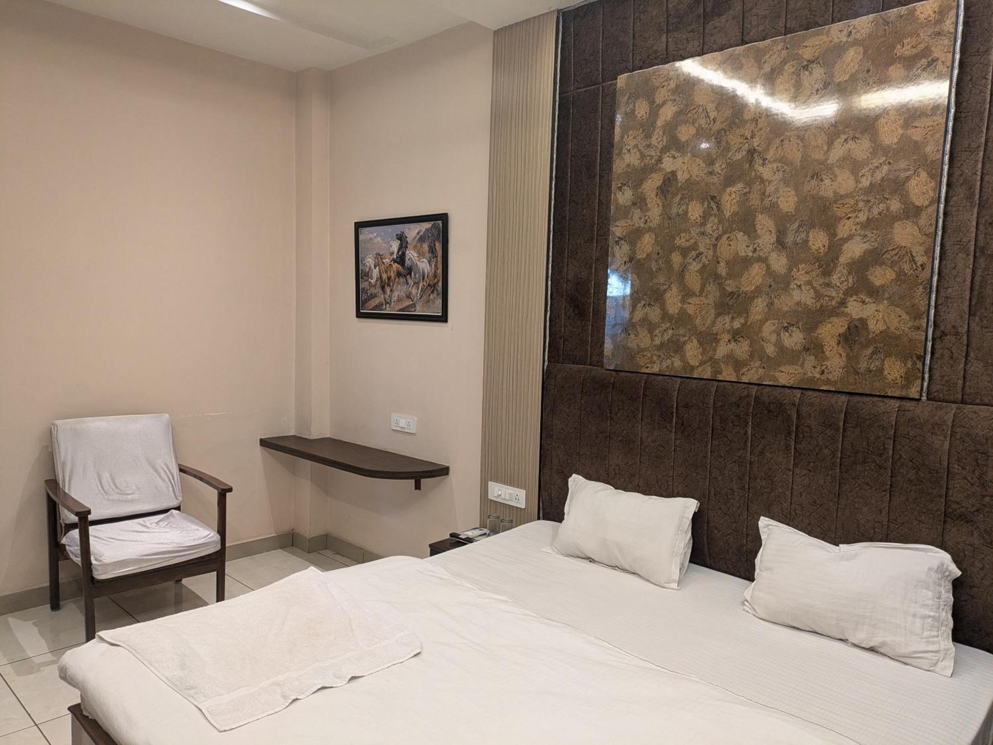 Kishori Vatika Hotel Ramnagar  Exterior photo